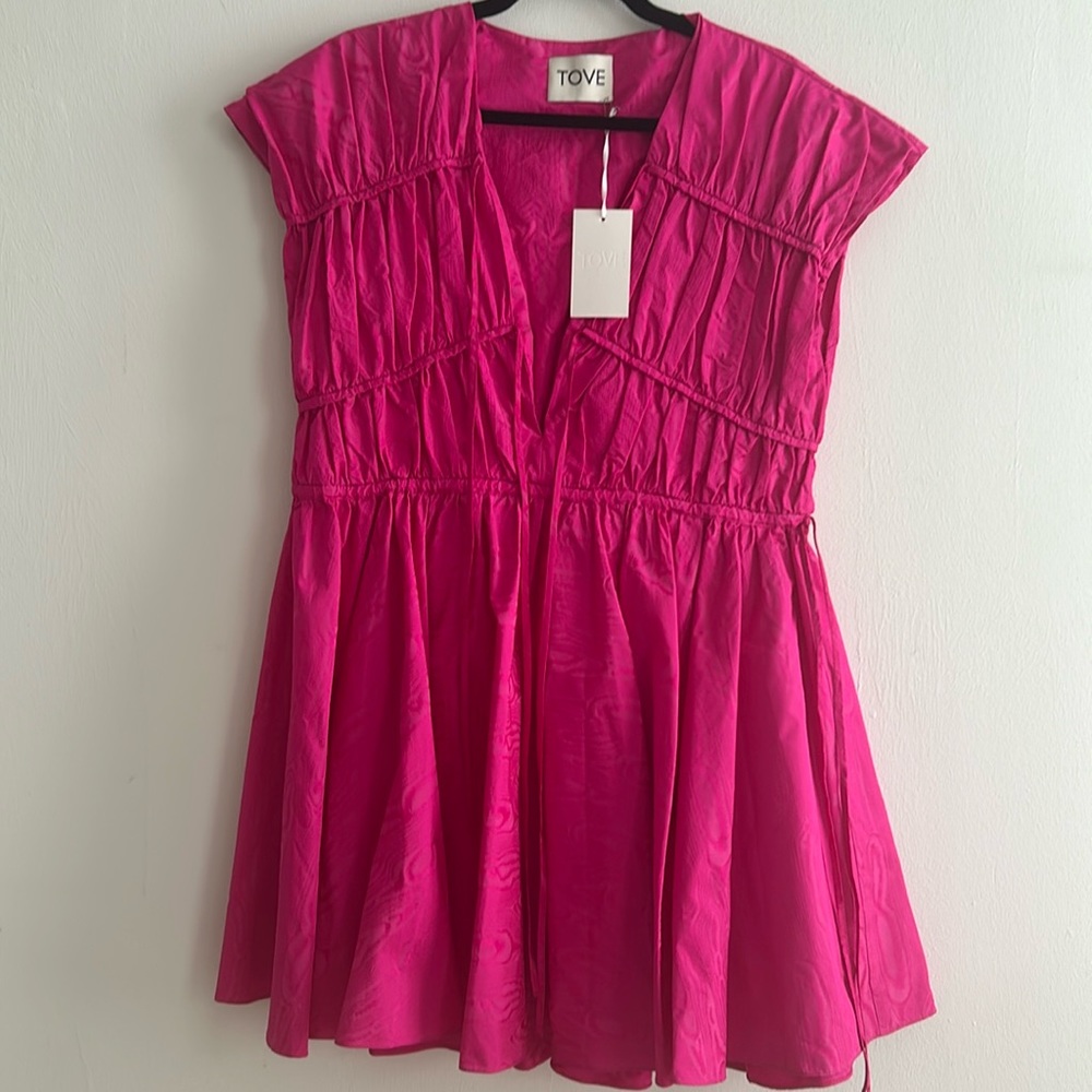 TOVE Fuchsia Pink Short Sleeve V-Neck Gathered Waist Dress